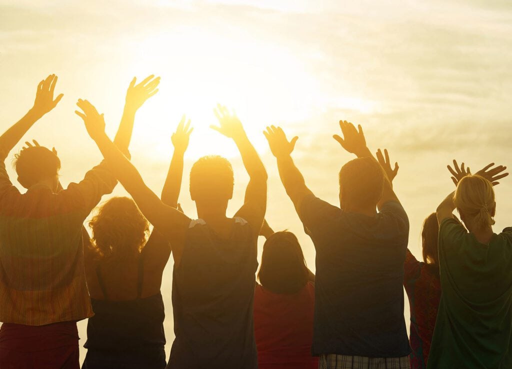 Hands up against sunset background vxfwj2l